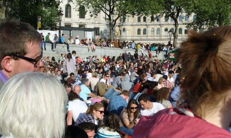 cap-expats-campaigns-advertisers-1 Consumers at a concert