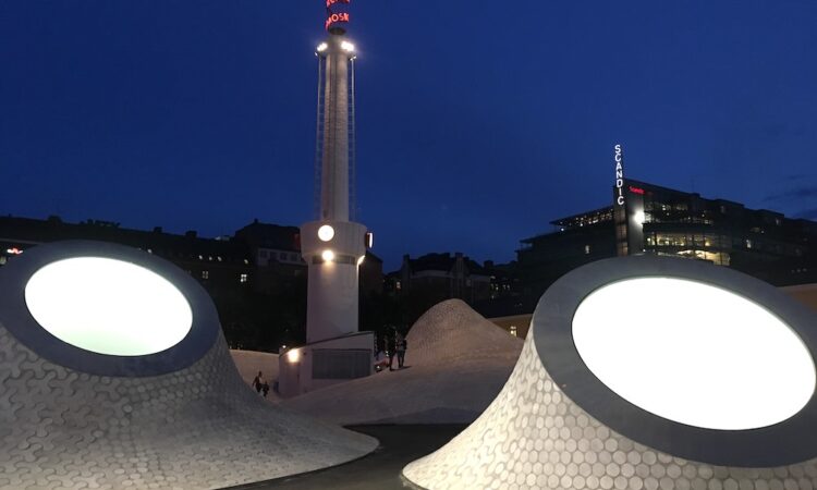 cap-expats-campaigns-new-helsinki-5 People on museum
